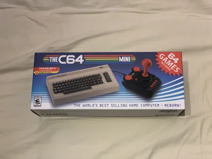 伝説の8ビットホビーパソコン、コモドール64の復刻版「THE C64 MINI 